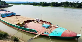 নেত্রকোণায় অবৈধভাবে বালু পরিবহনে আটক তিন